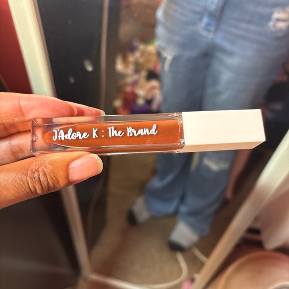 Brown lip gloss - Picture 1 of 2